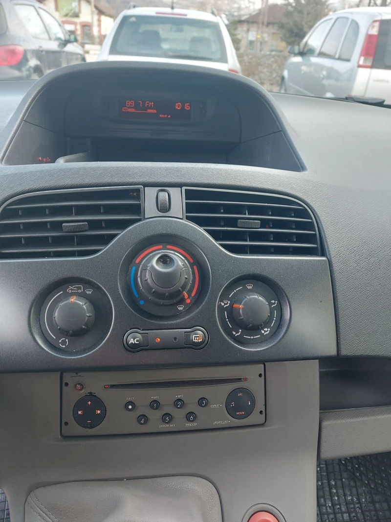 Renault Kangoo 1.5dci, снимка 9 - Автомобили и джипове - 53582670