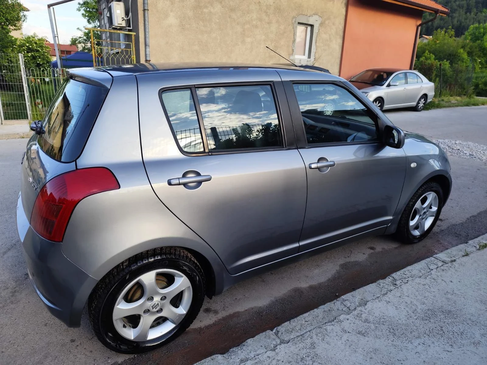 Suzuki Swift 1.3 АГУ - изображение 8