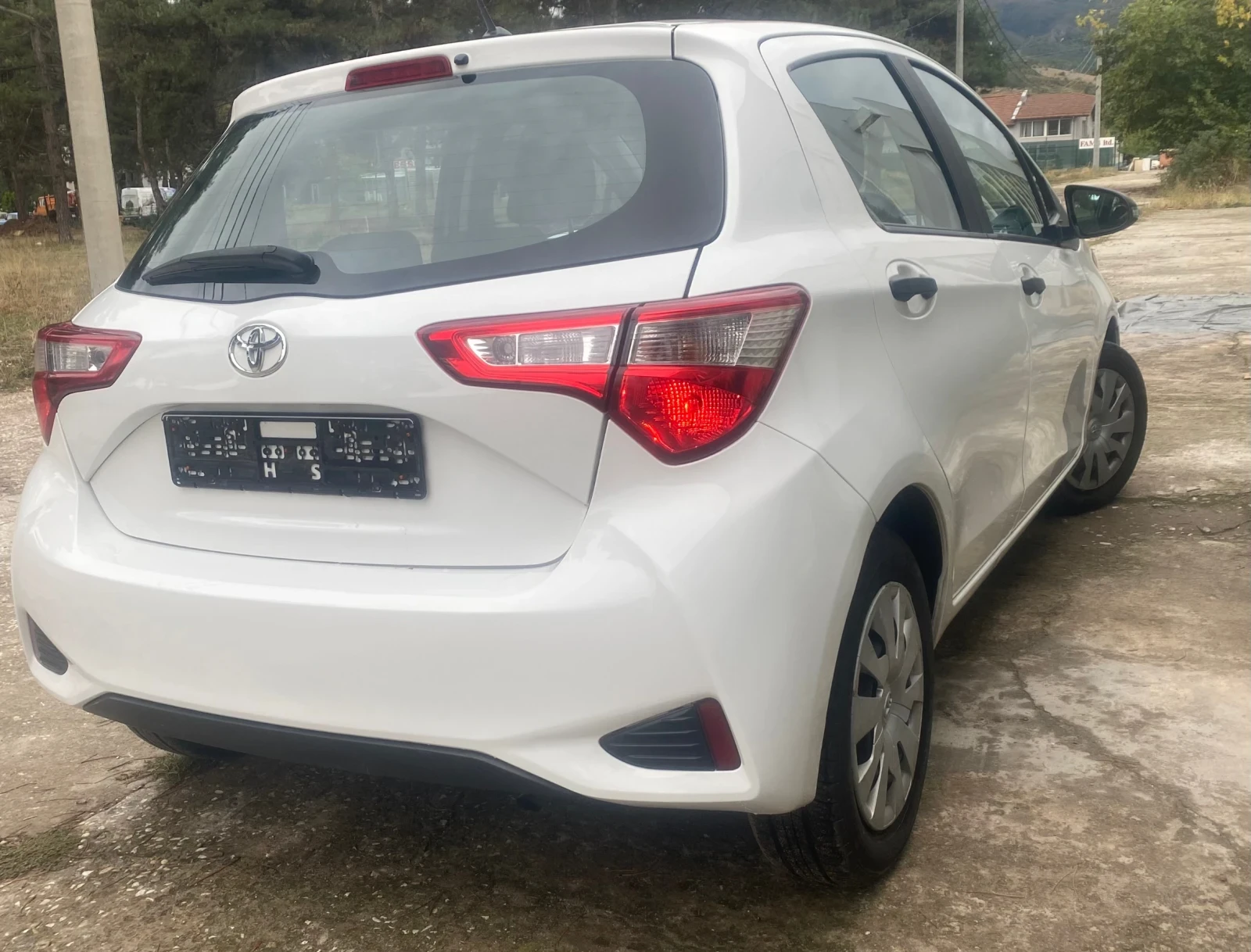 Toyota Yaris 1000 vvt-I  - изображение 6