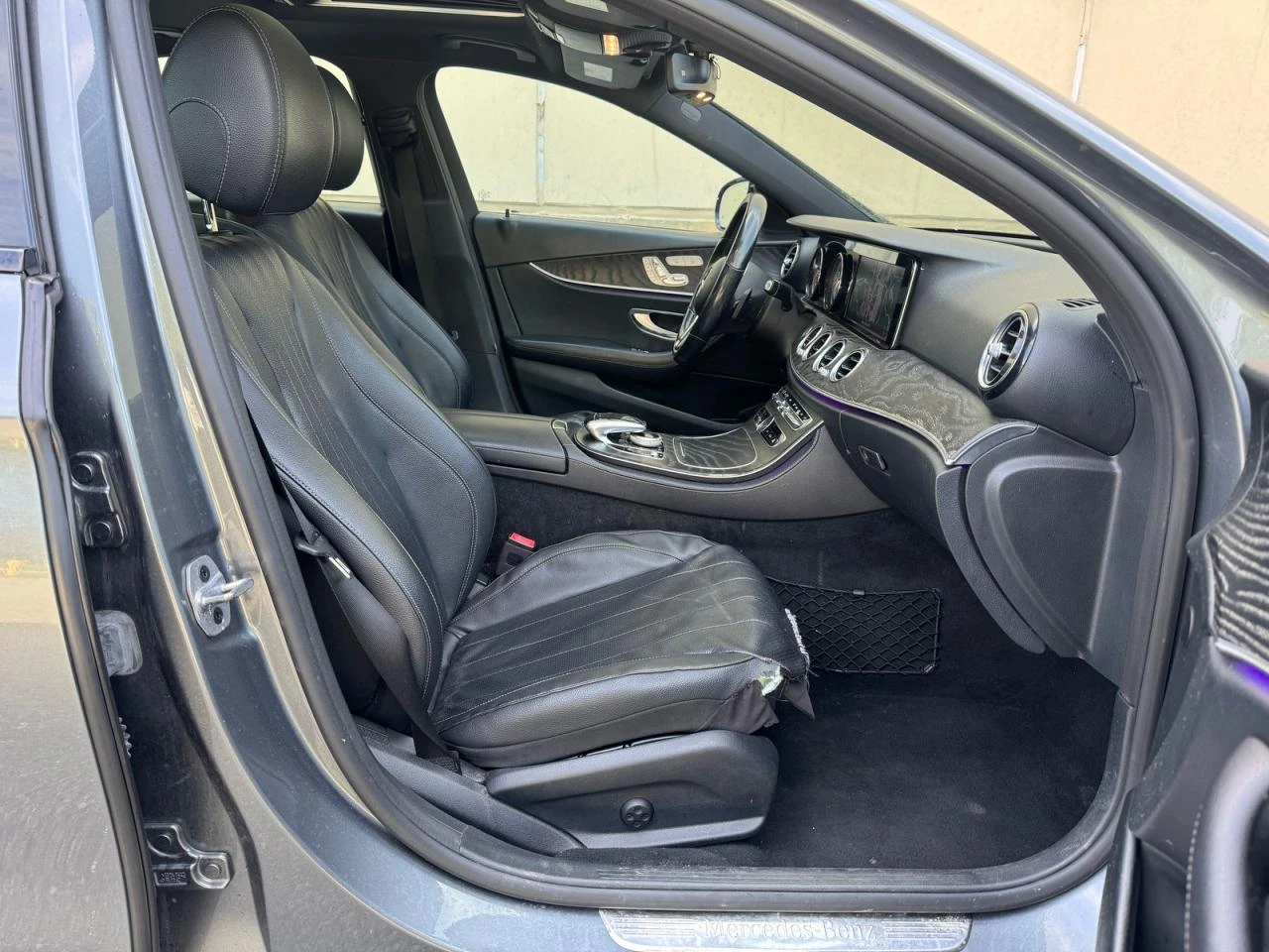 Mercedes-Benz E 300 4MATIC * * CARFAX * * АВТОКРЕДИТ * *  - изображение 6