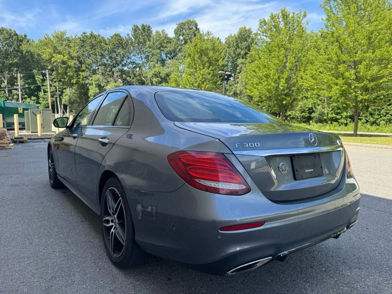 Mercedes-Benz E 300 4MATIC * * CARFAX * * АВТОКРЕДИТ * *  - изображение 4