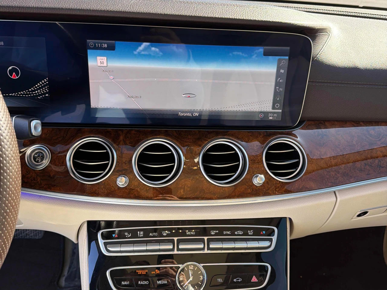 Mercedes-Benz E 400 * АВТО КРЕДИТ* ЦЕНА ДО БГ * СЕРВИЗНА ИСТОРИЯ *  | Mobile.bg — изображение 8