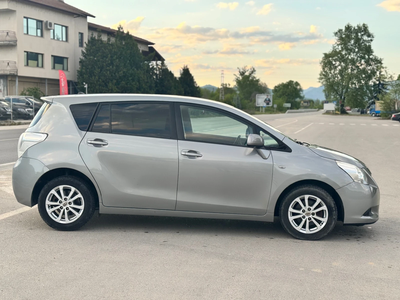 Toyota Verso d4d 7 местна, снимка 3 - Автомобили и джипове - 54445204