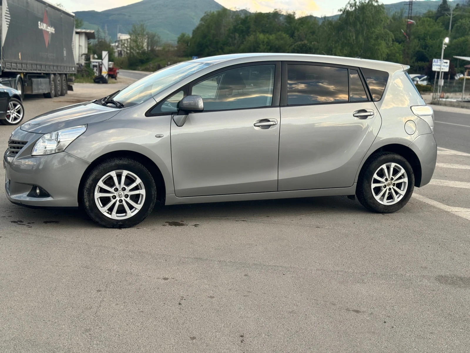 Toyota Verso d4d 7 местна, снимка 4 - Автомобили и джипове - 54445204