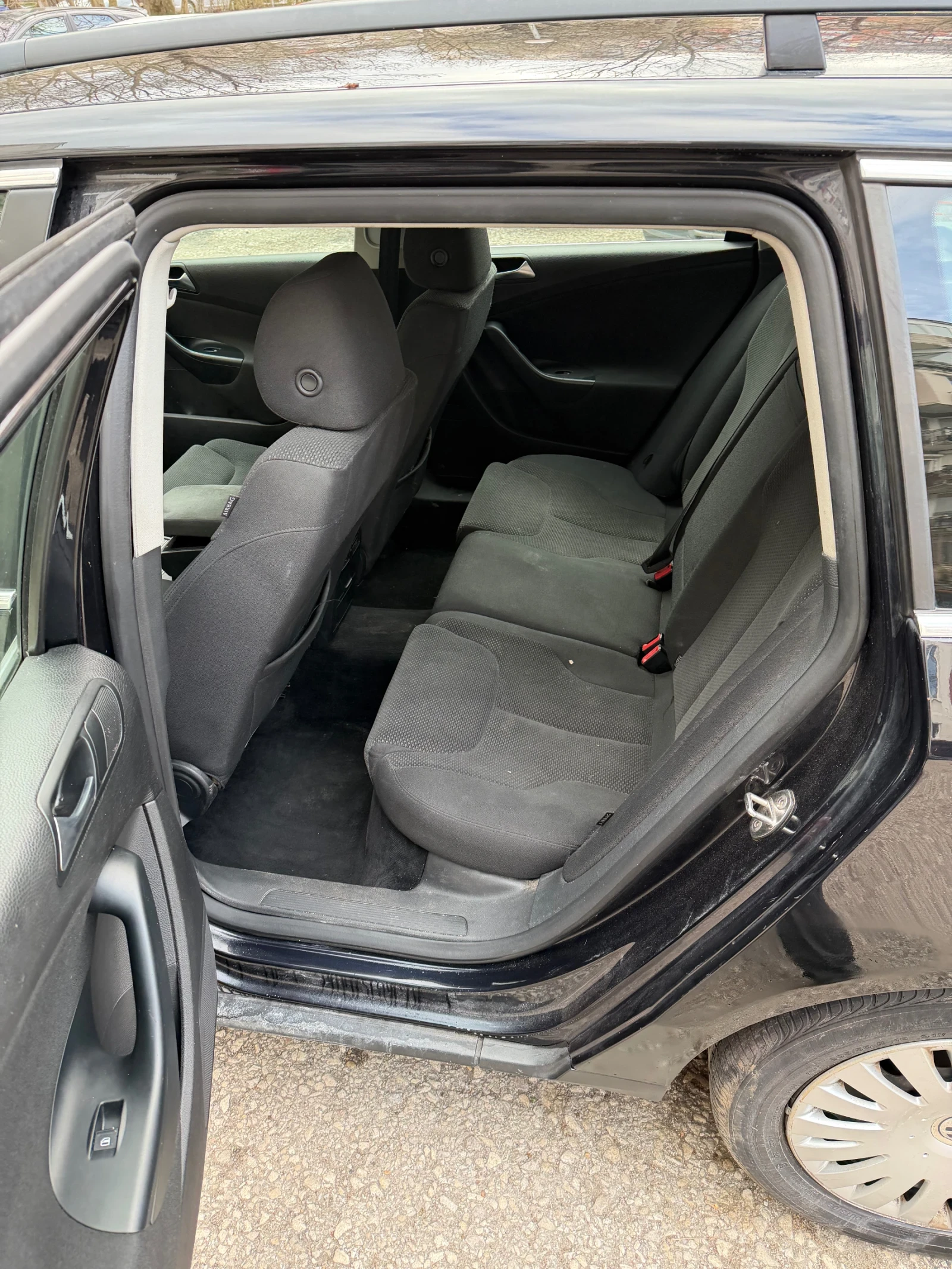 VW Passat 1.6TDI, снимка 5 - Автомобили и джипове - 54496494
