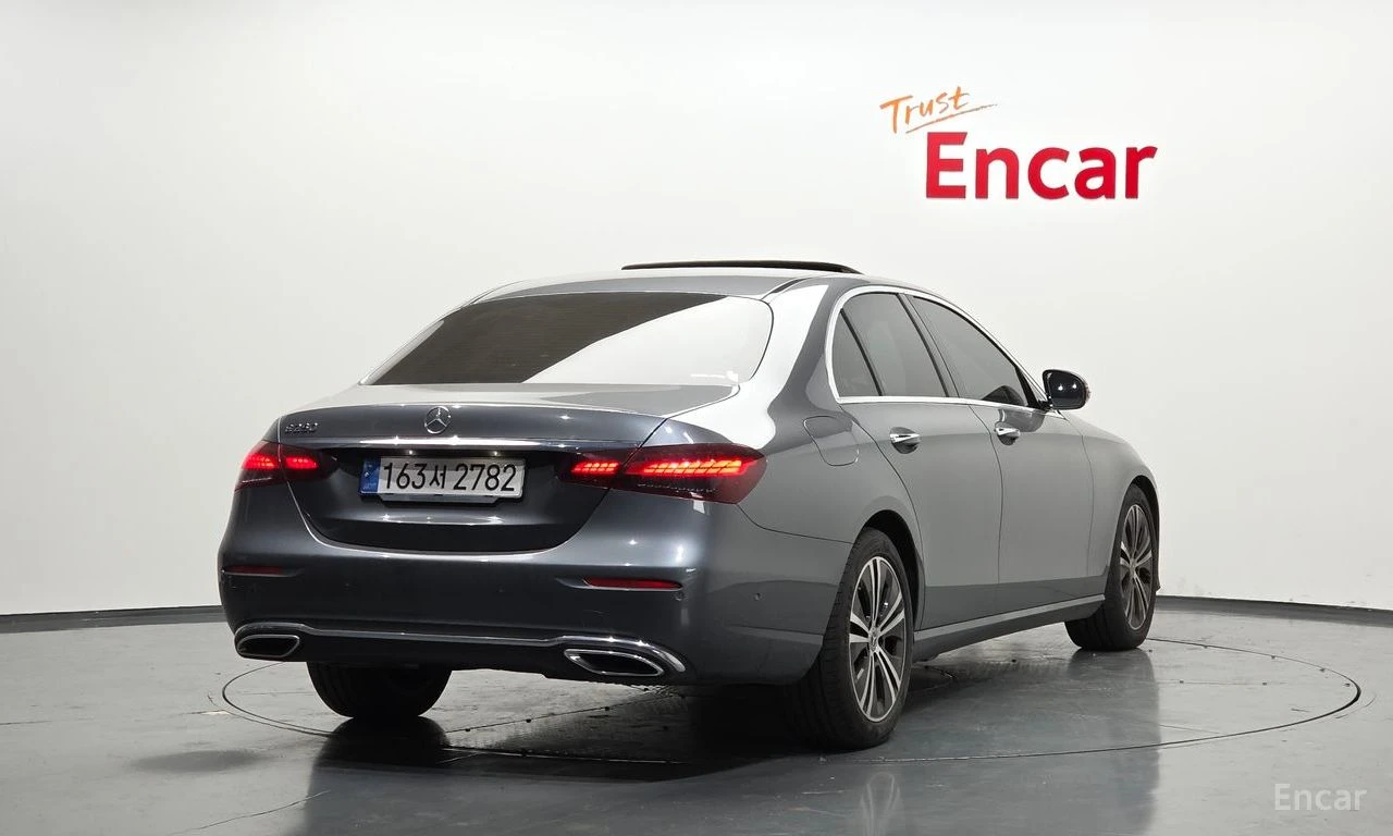 Mercedes-Benz E 250 Avantgarde* DISTRONIC* DIGITAL* AMBIENT* ПОДГРЕВ* , снимка 3 - Автомобили и джипове - 54713083