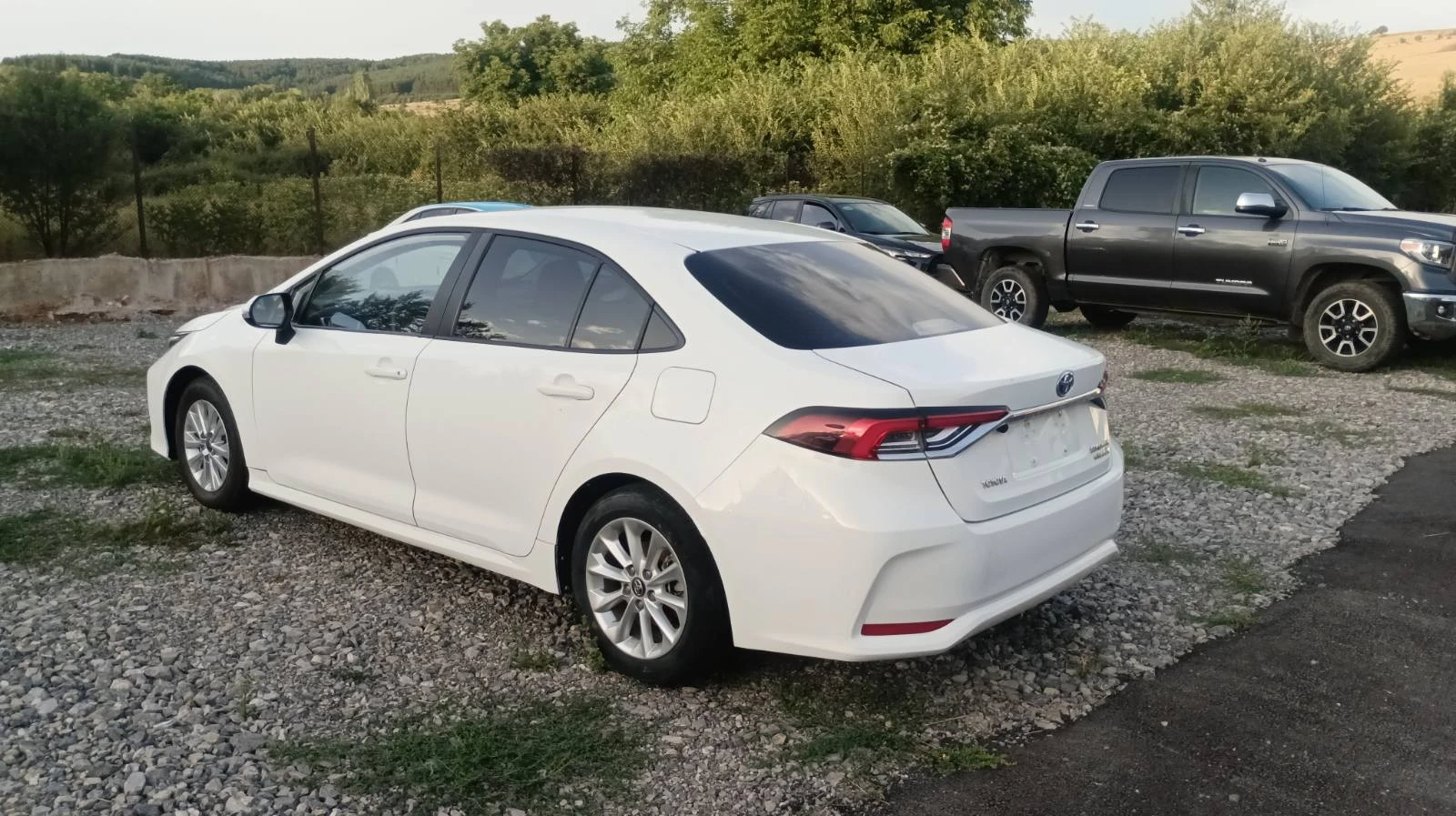 Toyota Corolla 1.8 хибрид, снимка 2 - Автомобили и джипове - 56230239