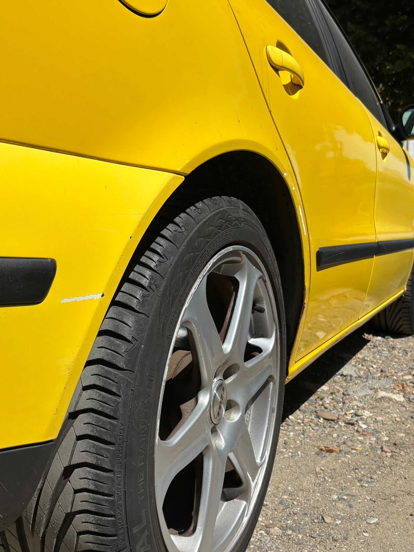 Seat Leon 1.8 20V, снимка 3 - Автомобили и джипове - 56529726