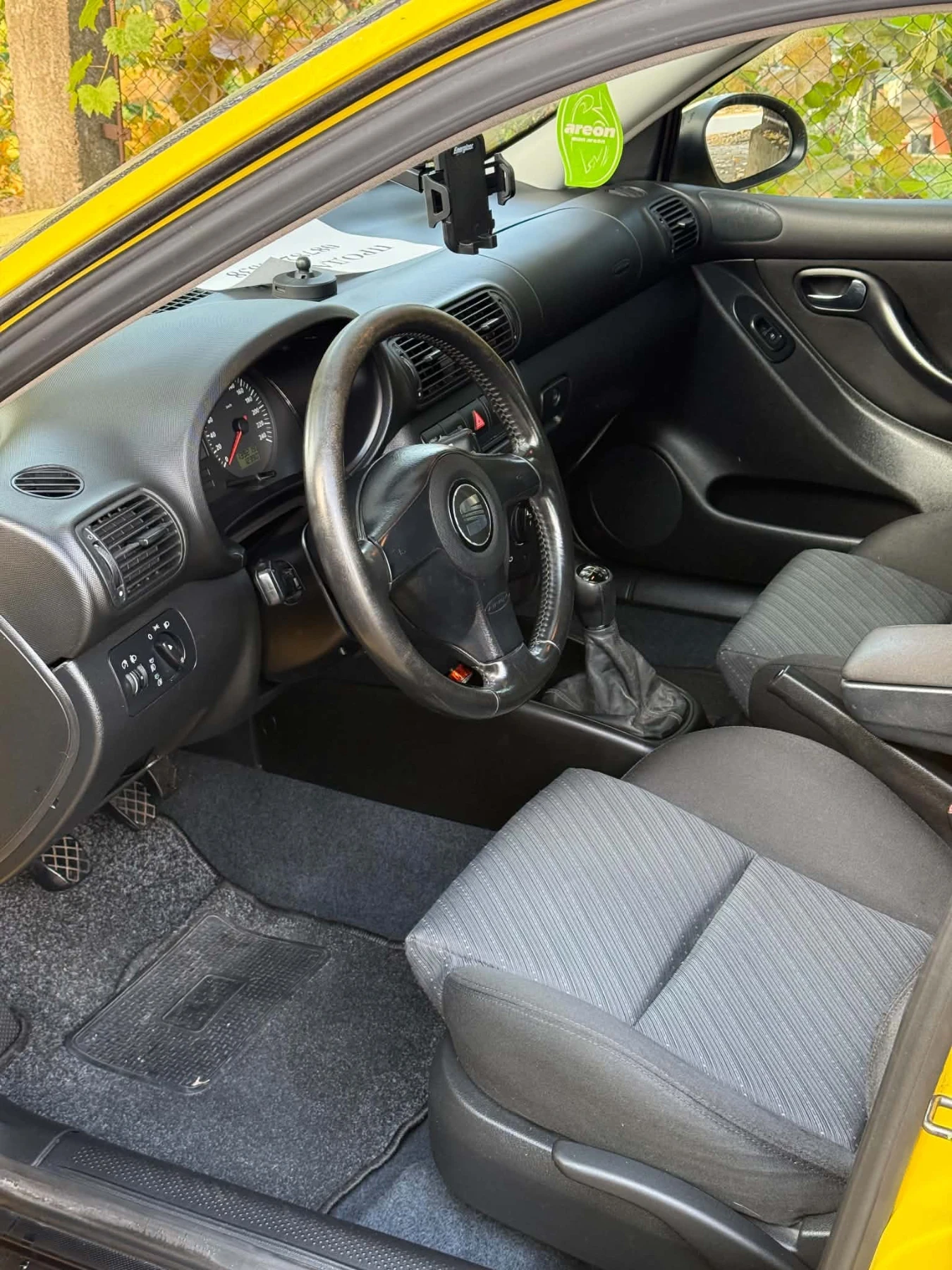 Seat Leon 1.8 20V, снимка 9 - Автомобили и джипове - 56529726