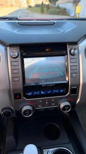 Toyota Tundra 5.7 V8 LIMITED/4Х4/ПАНО/КОЖА/ПОДГРЕВ/БАРТЕР* * * , снимка 17