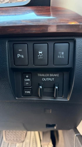 Toyota Tundra 5.7 V8 LIMITED/4Х4/ПАНО/КОЖА/ПОДГРЕВ/БАРТЕР* * * , снимка 11