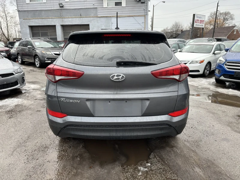 Hyundai Tucson SE FWD* АвтоКредит* (ЦЕНА ДО БГ)* , снимка 4 - Автомобили и джипове - 53169726