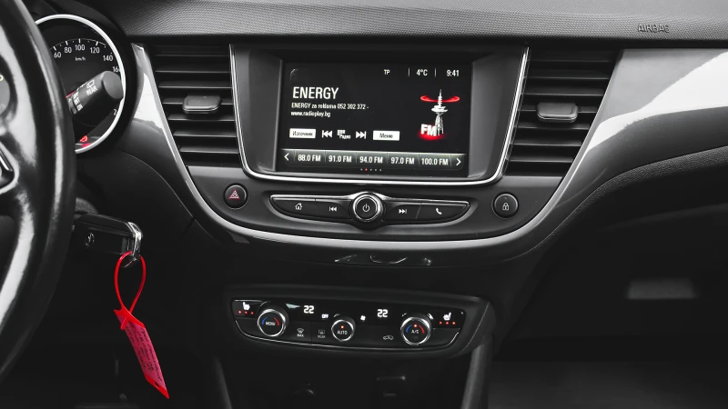 Opel Crossland X 1.2 Turbo Elegance Automatic, снимка 14 - Автомобили и джипове - 53373381