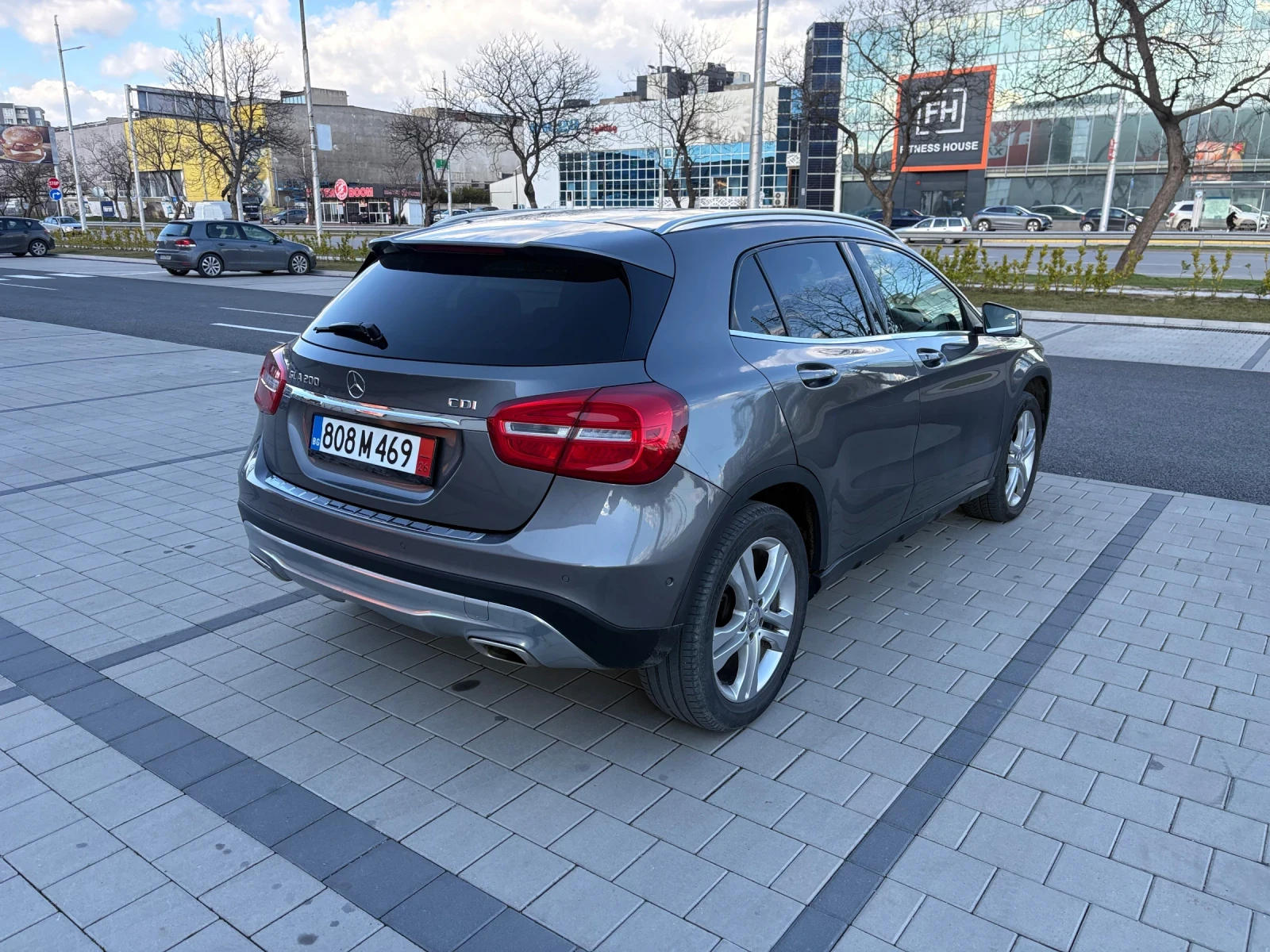 Mercedes-Benz GLA 200, снимка 4 - Автомобили и джипове - 53854154