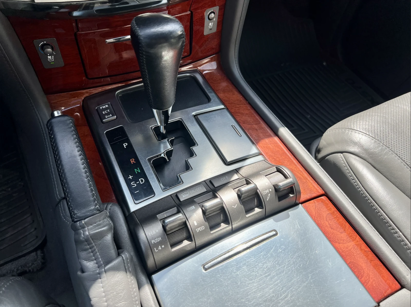 Lexus LX 570 V8 AWD Mark Levinson, снимка 7 - Автомобили и джипове - 54208004