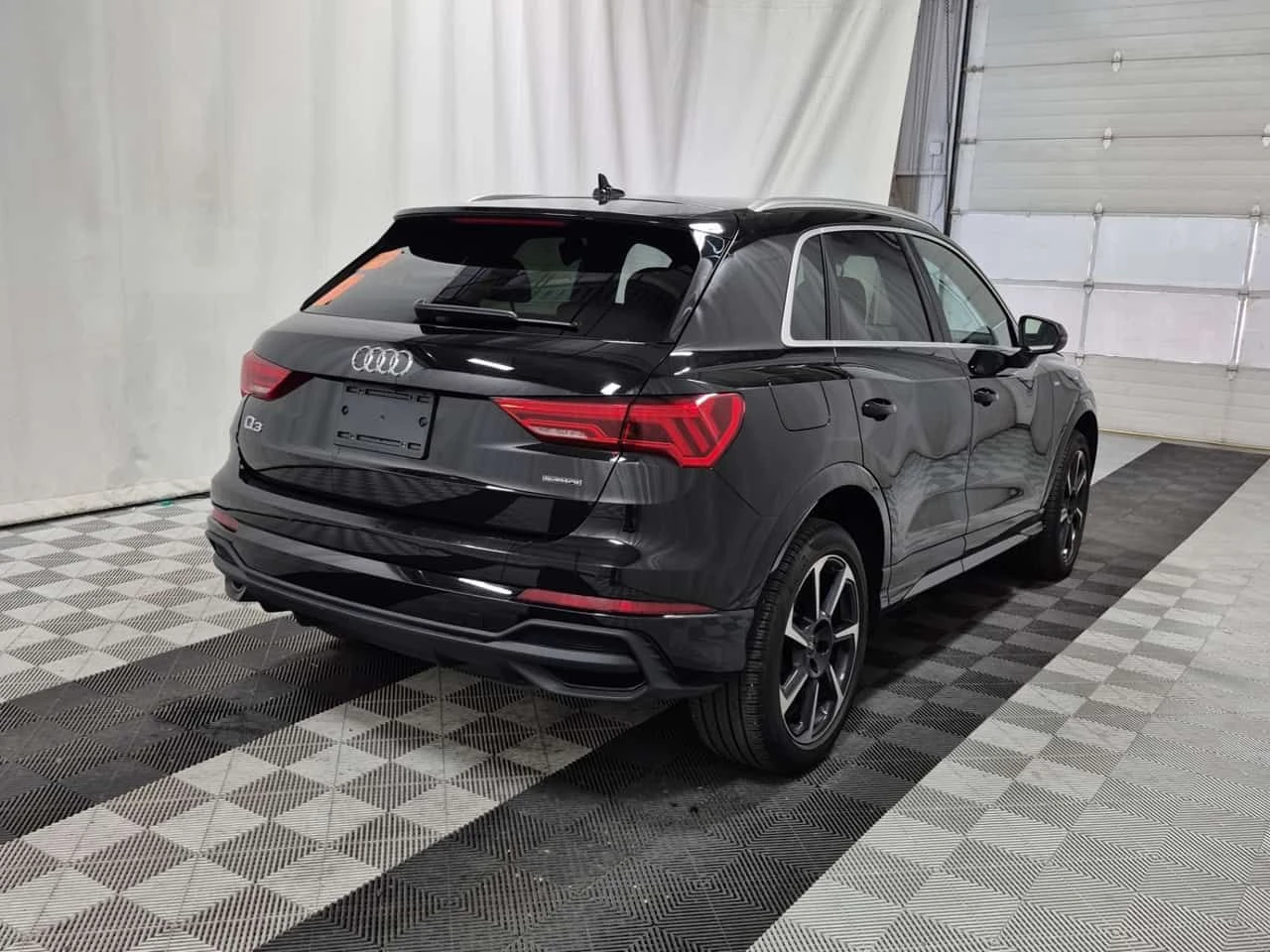 Audi Q3 S LINE PREMIUM PLUS/ПАНОРАМА/ПОДГРЕВИ, снимка 4 - Автомобили и джипове - 54444944