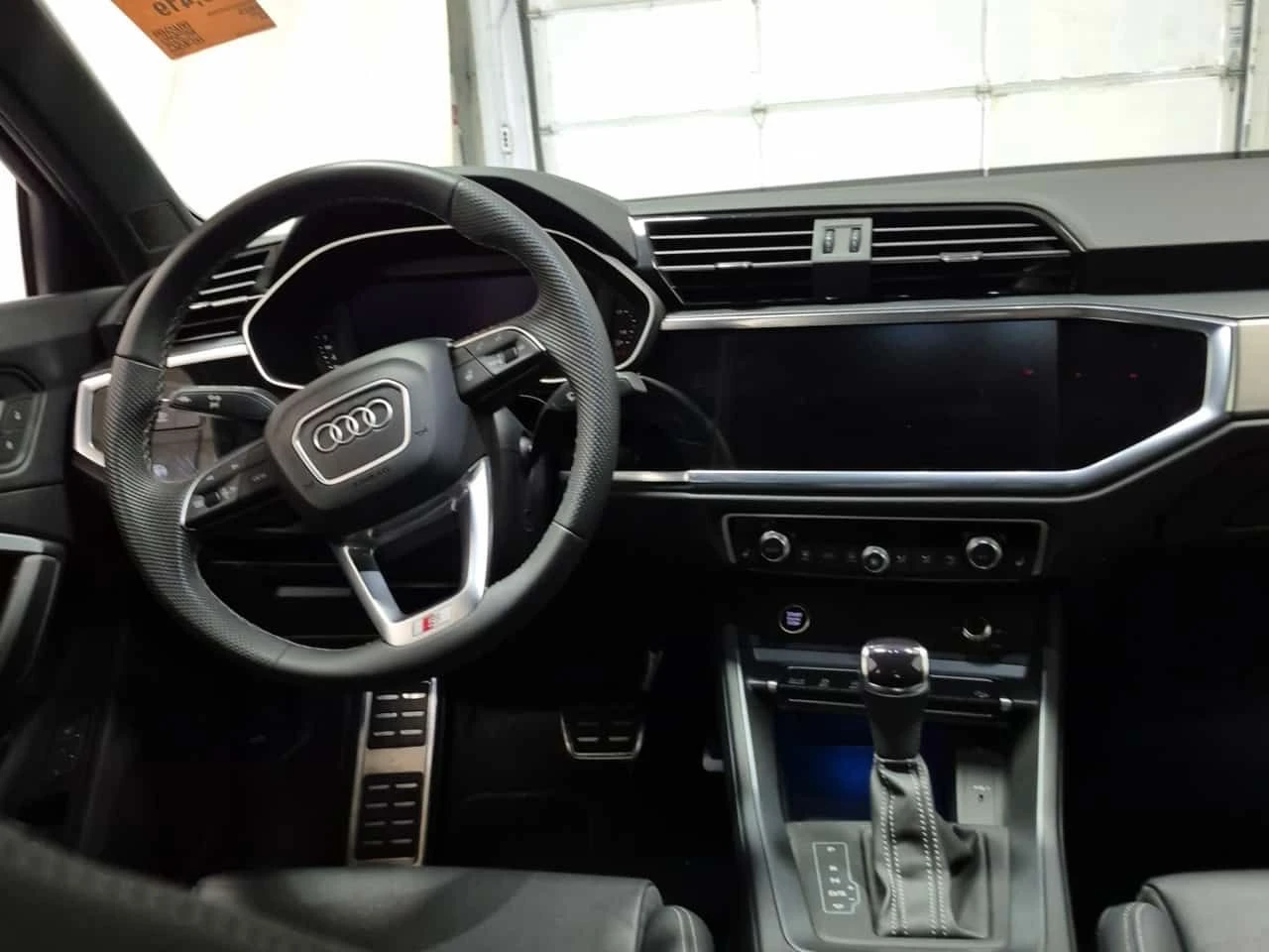 Audi Q3 S LINE PREMIUM PLUS/ПАНОРАМА/ПОДГРЕВИ, снимка 12 - Автомобили и джипове - 54444944
