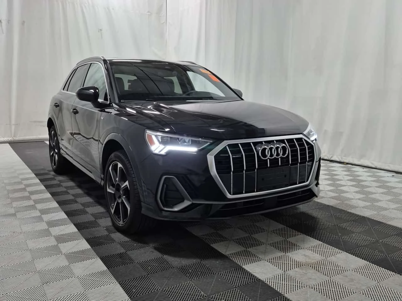 Audi Q3 S LINE PREMIUM PLUS/ПАНОРАМА/ПОДГРЕВИ, снимка 3 - Автомобили и джипове - 54444944