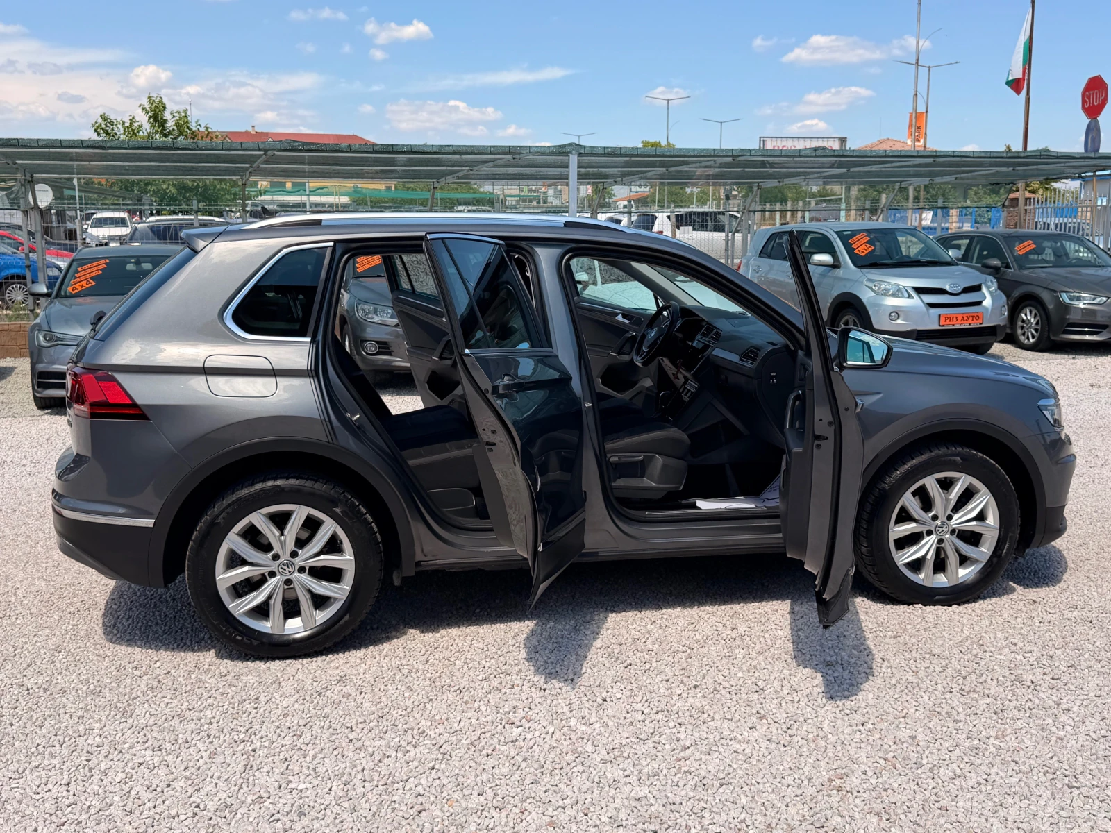 VW Tiguan 2.0TDI* NAVI* AVTOMAT* LIZING, снимка 6 - Автомобили и джипове - 55012615