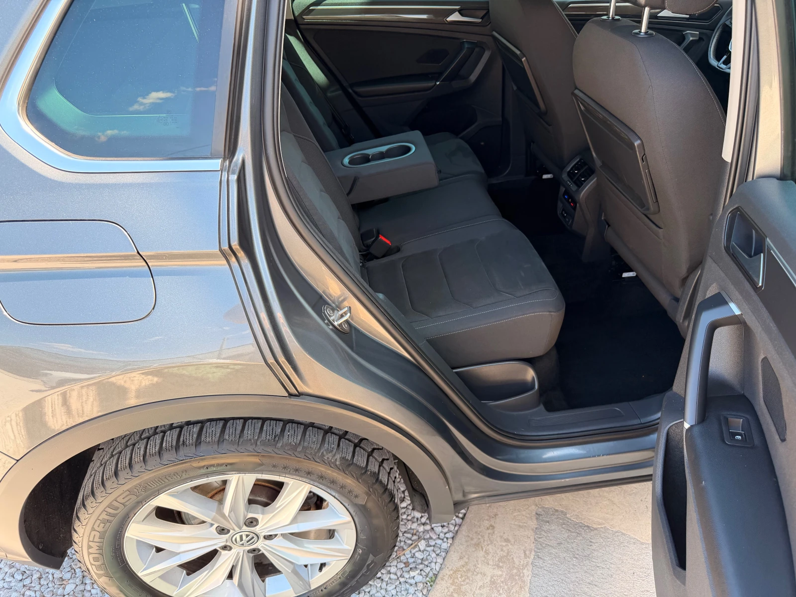 VW Tiguan 2.0TDI* NAVI* AVTOMAT* LIZING, снимка 16 - Автомобили и джипове - 55012615