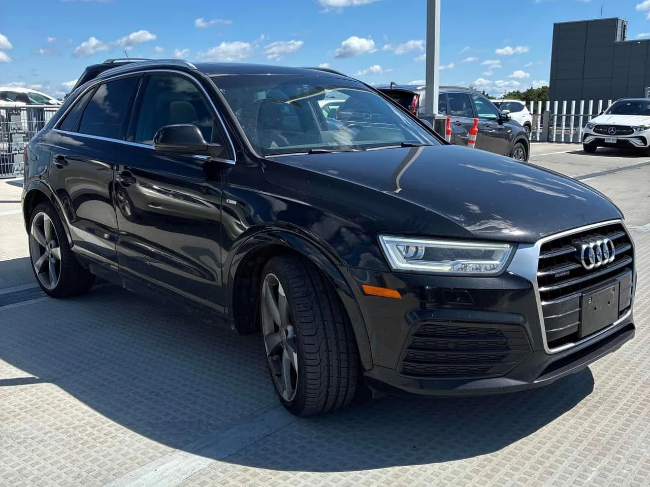 Audi Q3 * Technik * CARFAX * BOSE * КЛИП НА МОТОРА * ПАНО, снимка 3 - Автомобили и джипове - 55023031