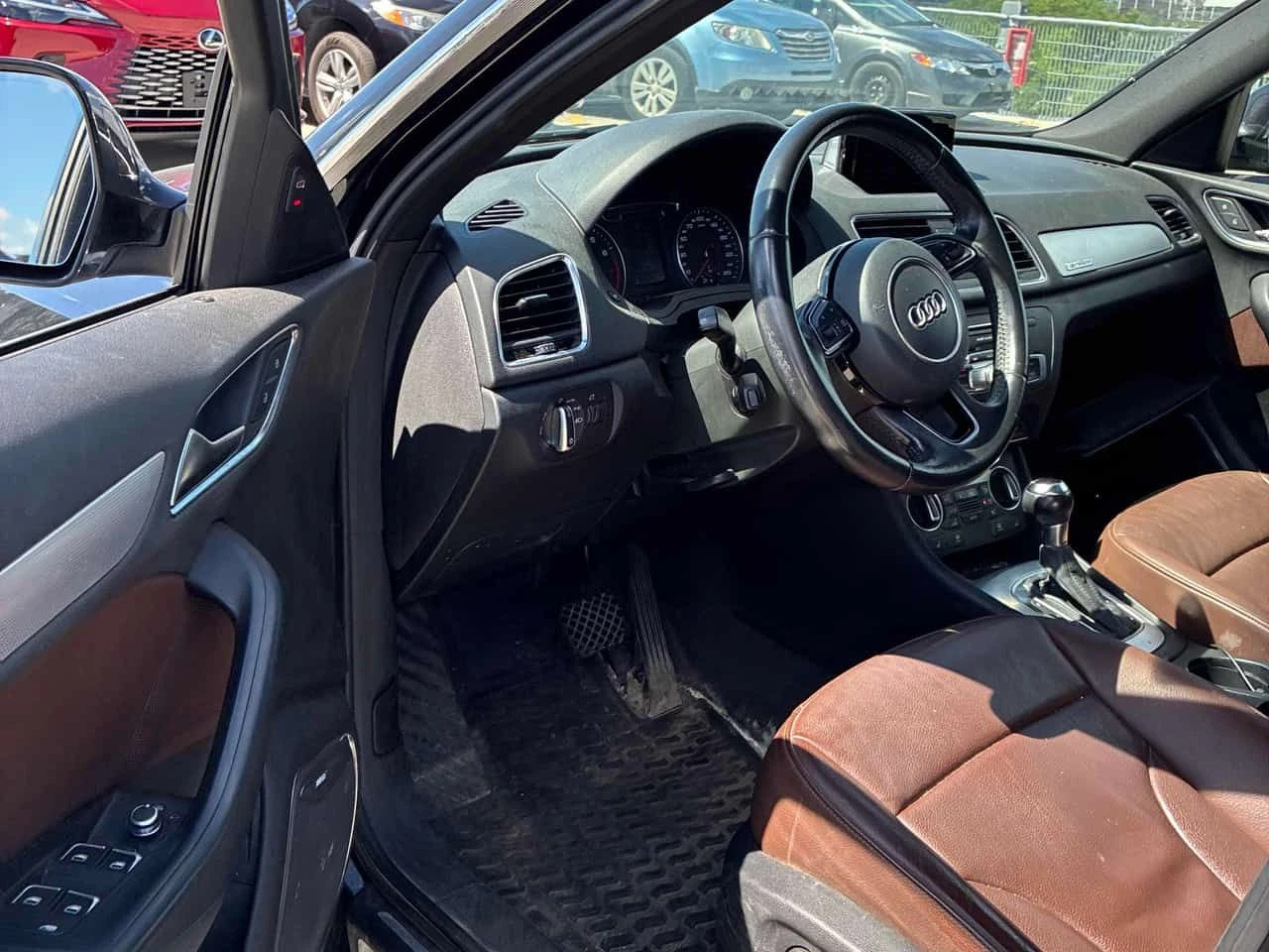 Audi Q3 * Technik * CARFAX * BOSE * КЛИП НА МОТОРА * ПАНО, снимка 5 - Автомобили и джипове - 55023031