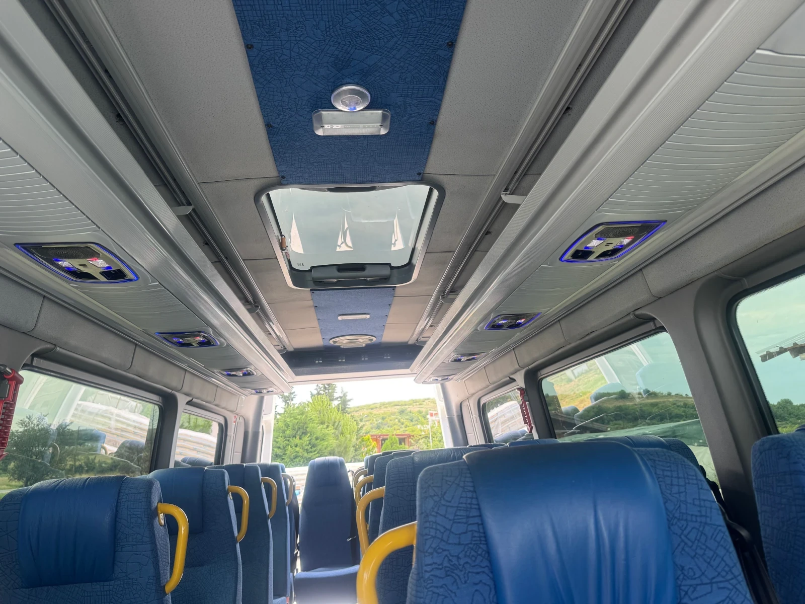 VW Crafter Климатик Авт.врата , снимка 4 - Бусове и автобуси - 53713433