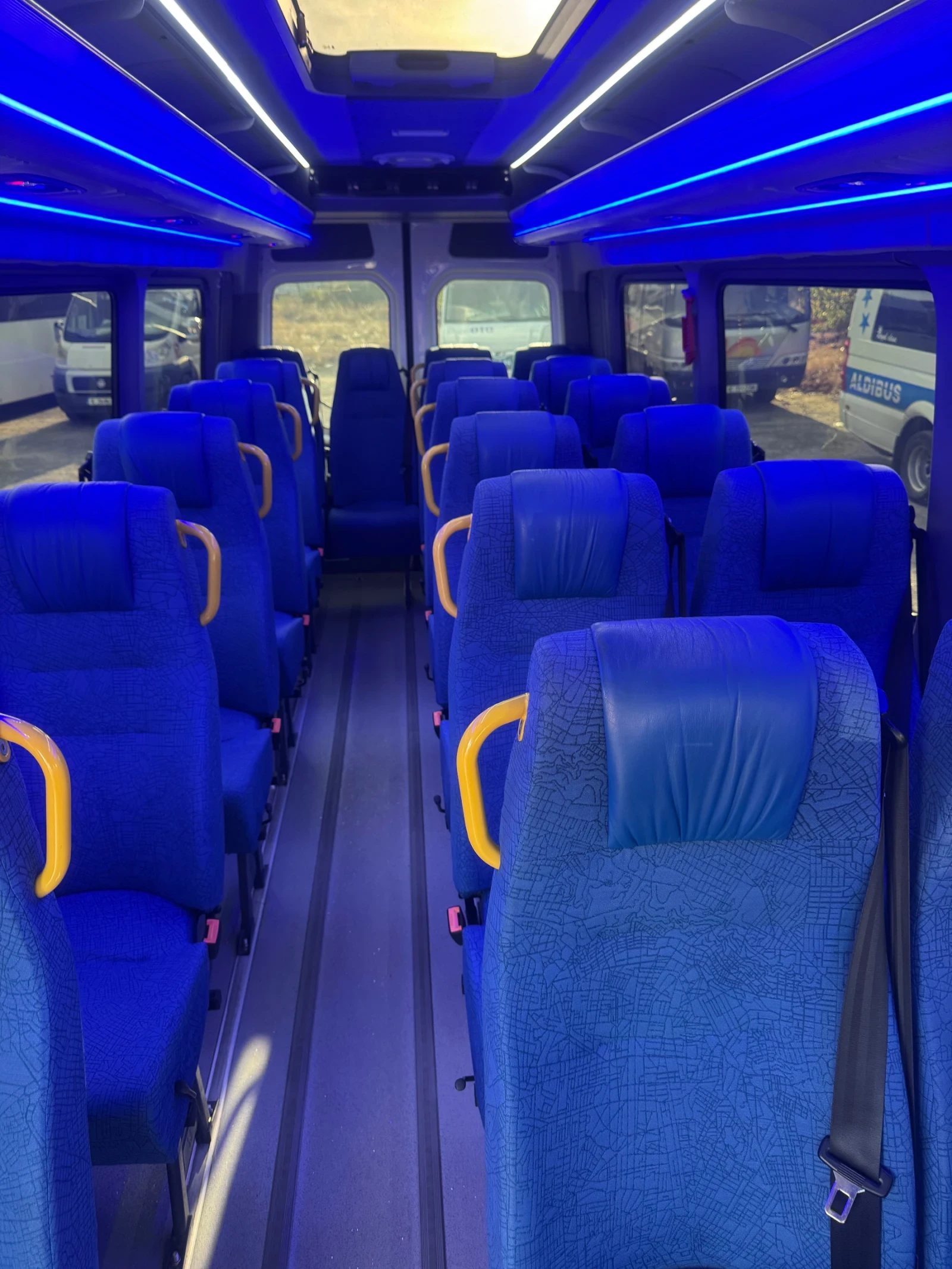 VW Crafter Климатик Авт.врата , снимка 7 - Бусове и автобуси - 53713433