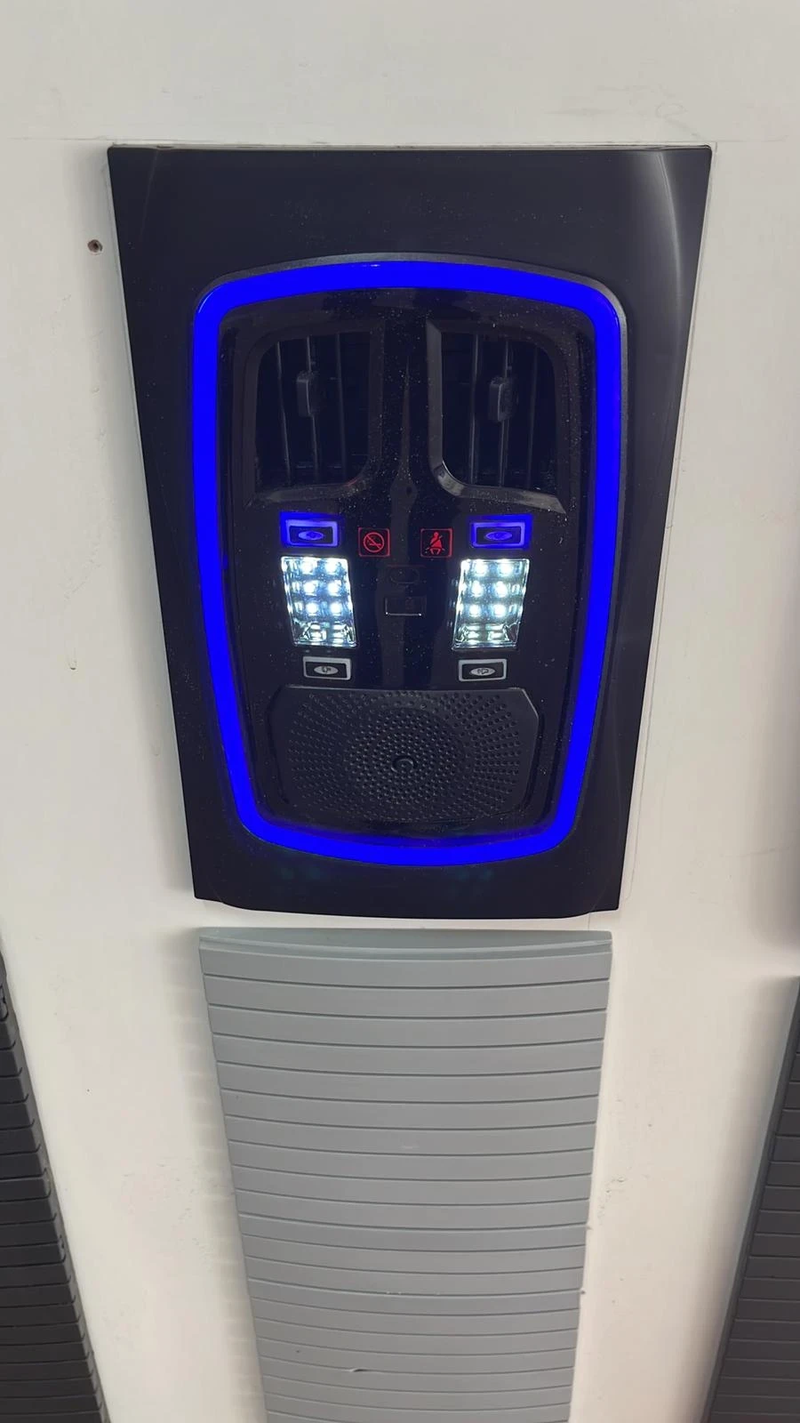 VW Crafter Климатик Авт.врата , снимка 6 - Бусове и автобуси - 53713433