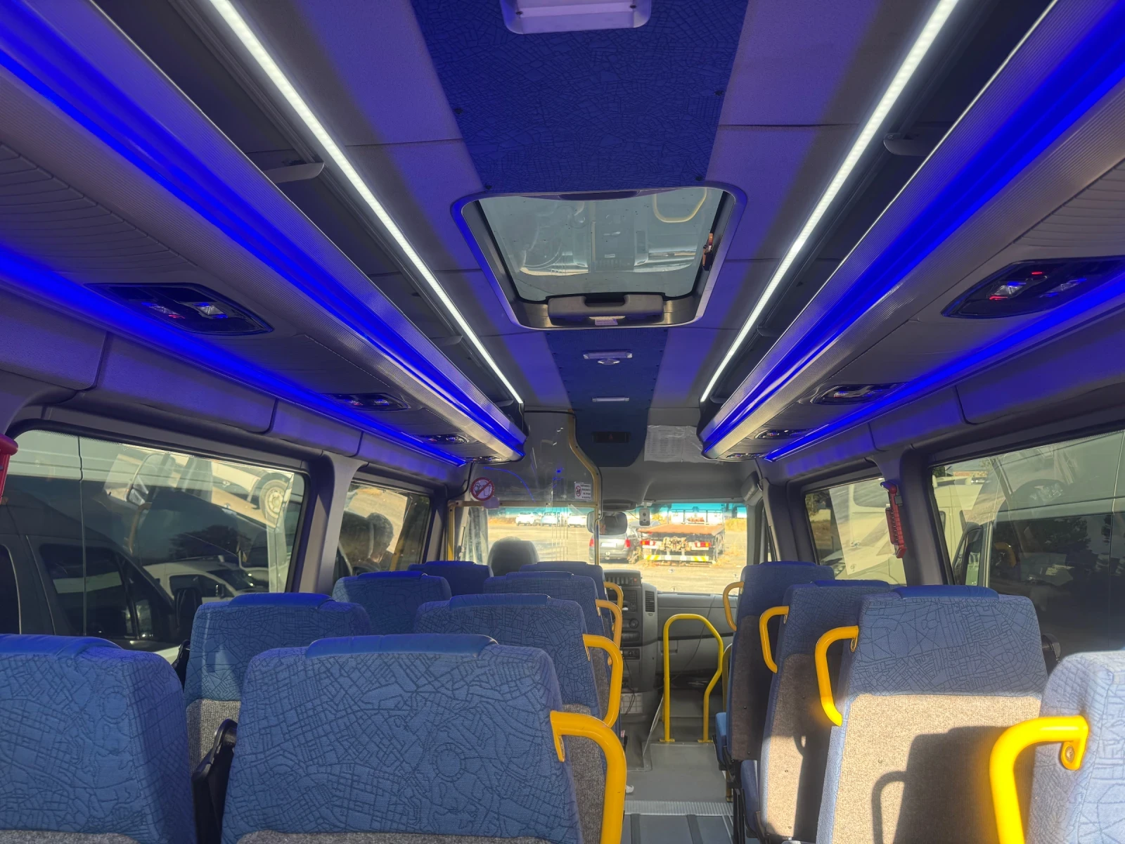 VW Crafter Климатик Авт.врата , снимка 8 - Бусове и автобуси - 53713433