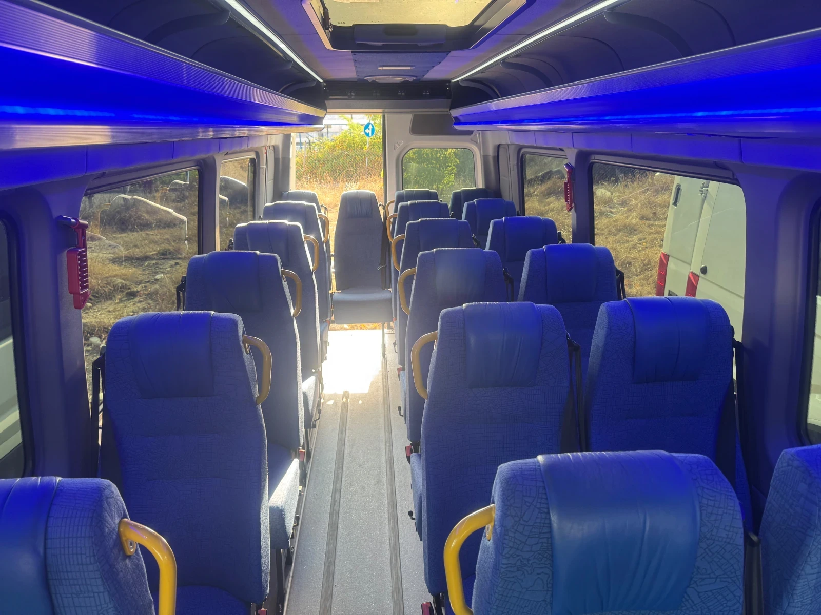 VW Crafter Климатик Авт.врата , снимка 6 - Бусове и автобуси - 53713433