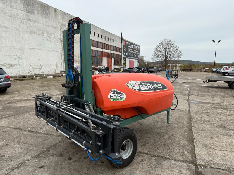 Пръскачка Друга марка 2000 литра 16 метра, хидравлично повдигане на щанг, снимка 2 - Селскостопанска техника - 52455127