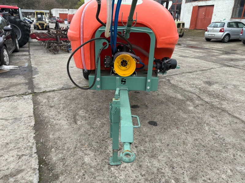 Пръскачка Друга марка 2000 литра 16 метра, хидравлично повдигане на щанг, снимка 6 - Селскостопанска техника - 52455127