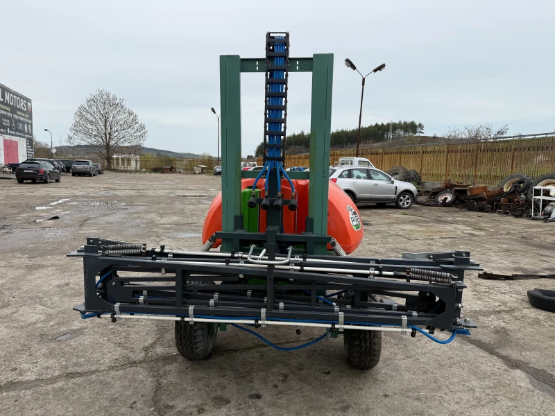 Пръскачка Друга марка 2000 литра 16 метра, хидравлично повдигане на щанг, снимка 3 - Селскостопанска техника - 52455127