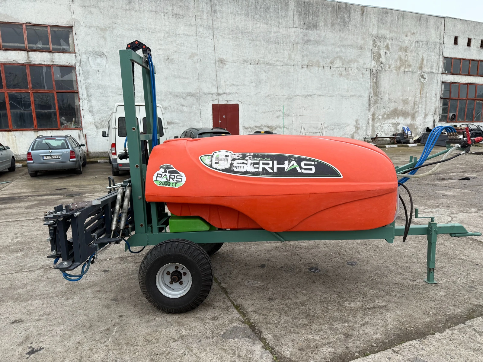 Пръскачка Друга марка 2000 литра 16 метра, хидравлично повдигане на щанг, снимка 1