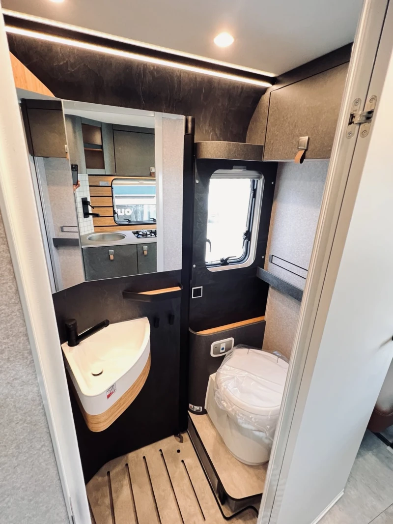 Кемпер HYMER / ERIBA 4X4 MERCEDES Venture S ДВОЕН ПОД КЛИМАТИК, снимка 17 - Каравани и кемпери - 50086699