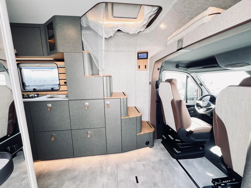 Кемпер HYMER / ERIBA 4X4 MERCEDES Venture S ДВОЕН ПОД КЛИМАТИК, снимка 9 - Каравани и кемпери - 50086699