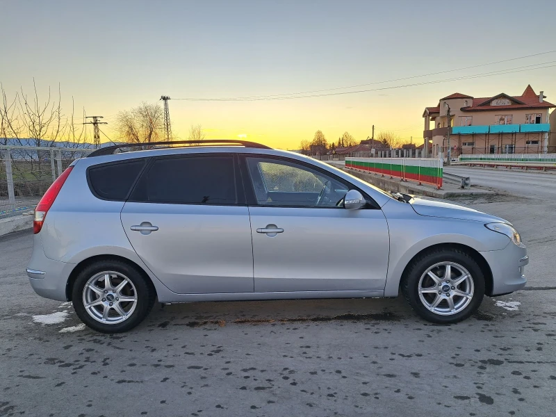 Hyundai I30 2.0i, снимка 6 - Автомобили и джипове - 48826340