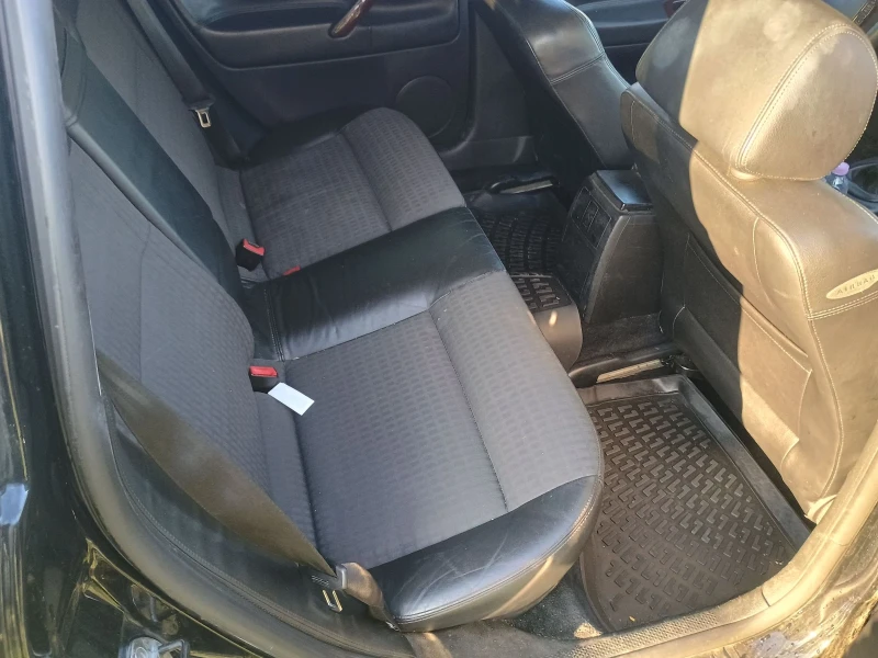 VW Passat 1.9 TDI 4Motion, снимка 13 - Автомобили и джипове - 52370387