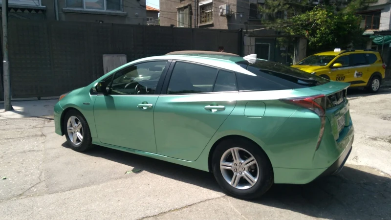 Toyota Prius IV та Генерация, снимка 10 - Автомобили и джипове - 52945453