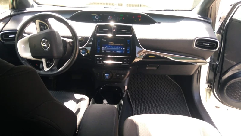 Toyota Prius IV та Генерация, снимка 7 - Автомобили и джипове - 52945453