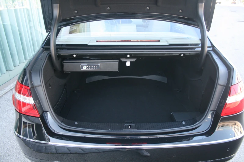 Mercedes-Benz E 250 фабрично брониран  VR4 , снимка 3 - Автомобили и джипове - 53094124