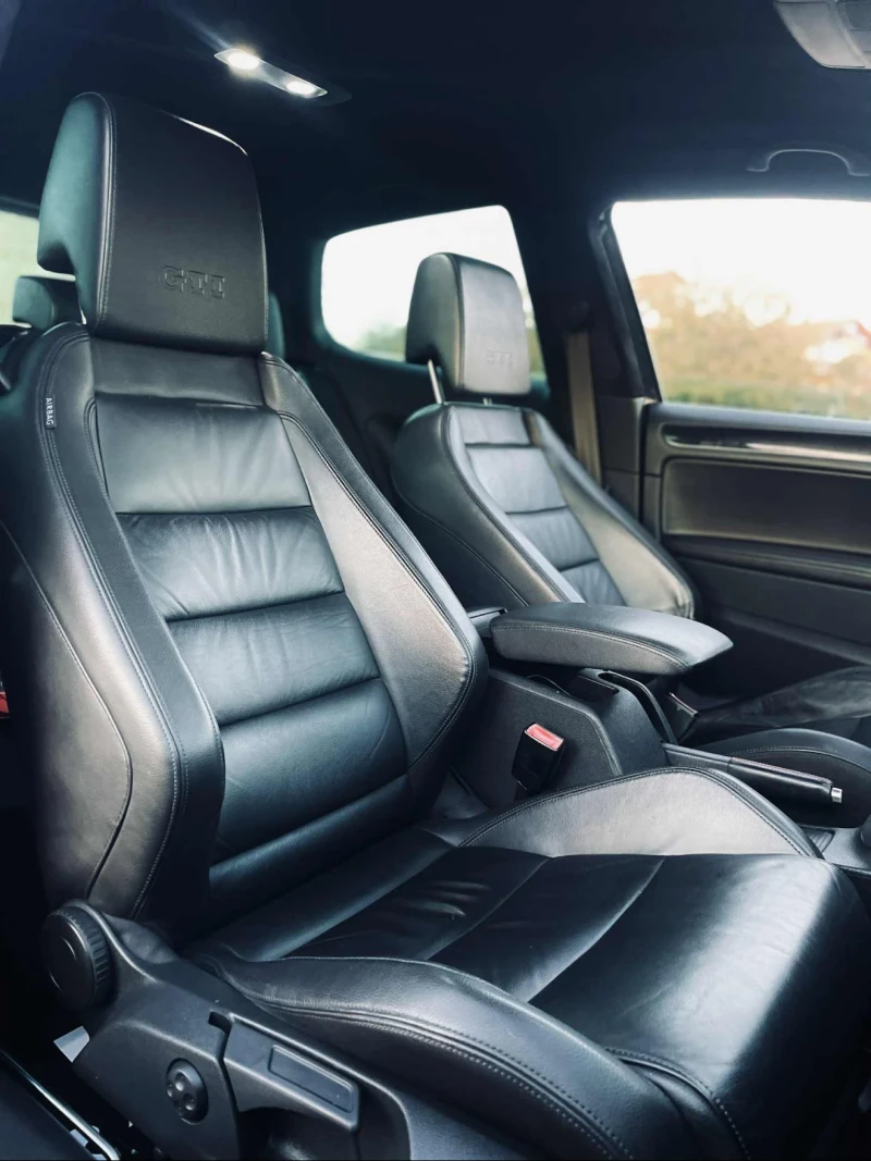 VW Golf 2.0T GTI, снимка 10 - Автомобили и джипове - 53136038