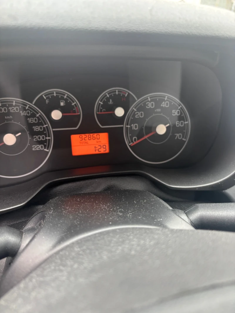 Fiat Punto 1.2i Grande Punto , снимка 10 - Автомобили и джипове - 53380259