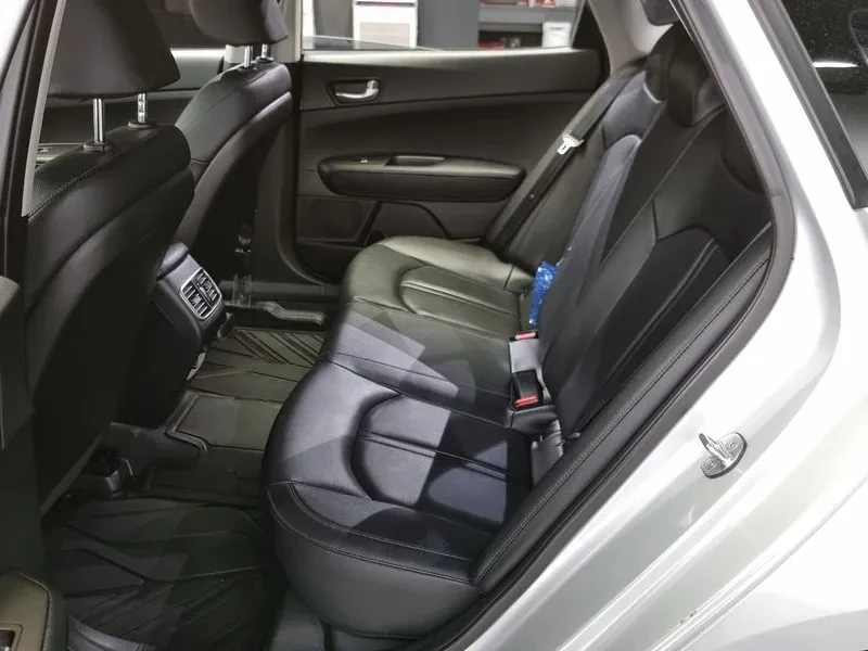 Kia K5 2.0 Lpi Deluxe, снимка 12 - Автомобили и джипове - 56512835