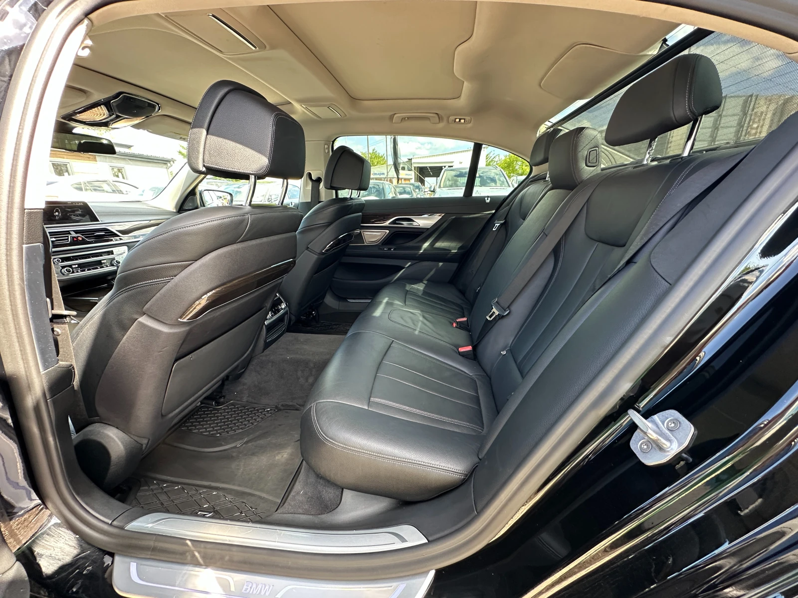 BMW 740 i xDRIVE M-SPORT/Facelift/ПАНОРАМА - изображение 9