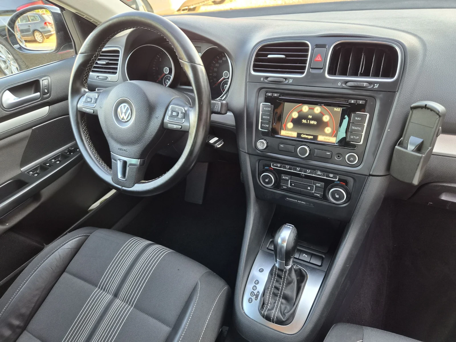 VW Golf 2.0TDI AUTOMAT , снимка 13 - Автомобили и джипове - 52588525