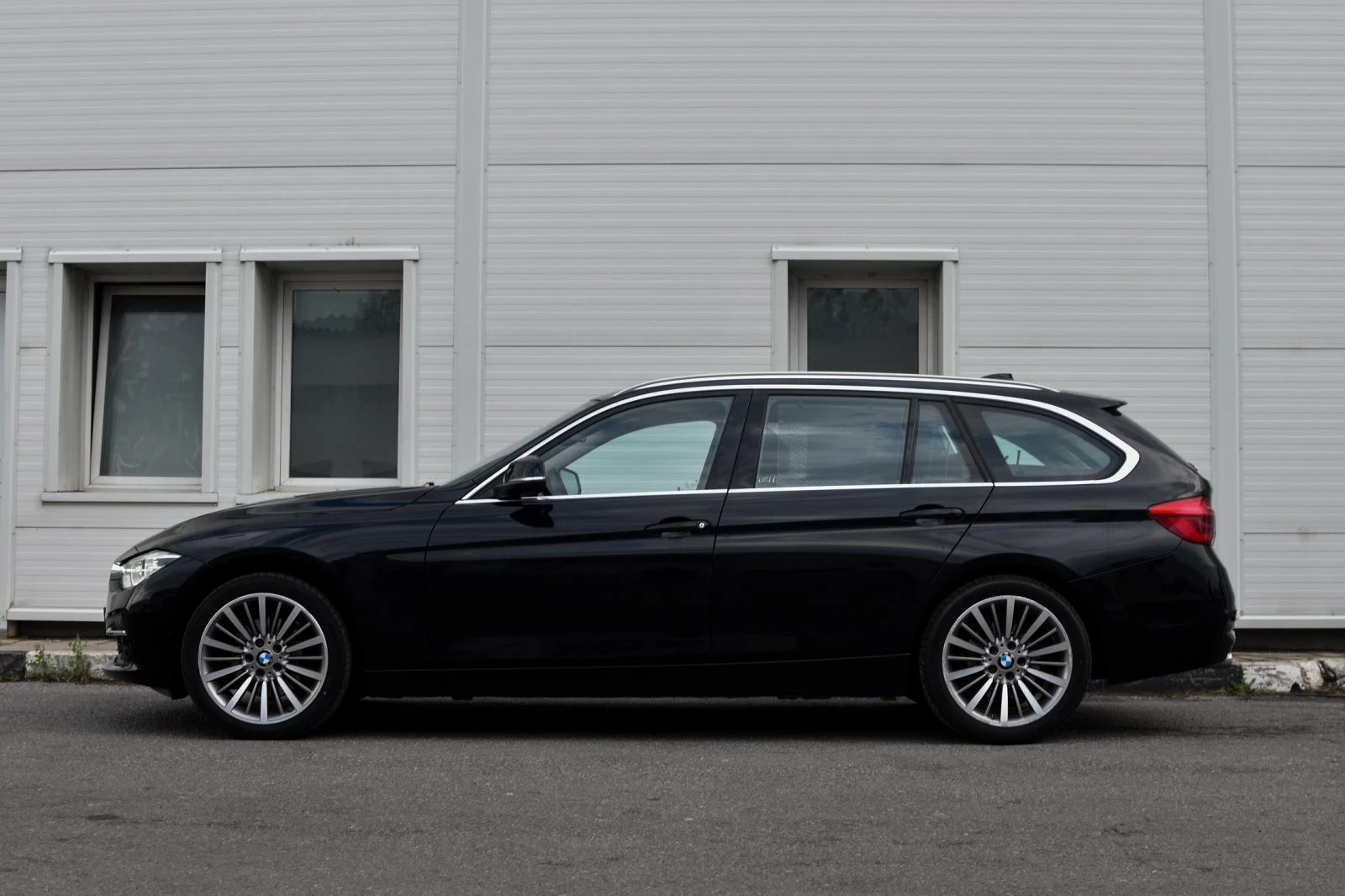 BMW 320 320xd Luxury Line * Обслужена*  - изображение 9