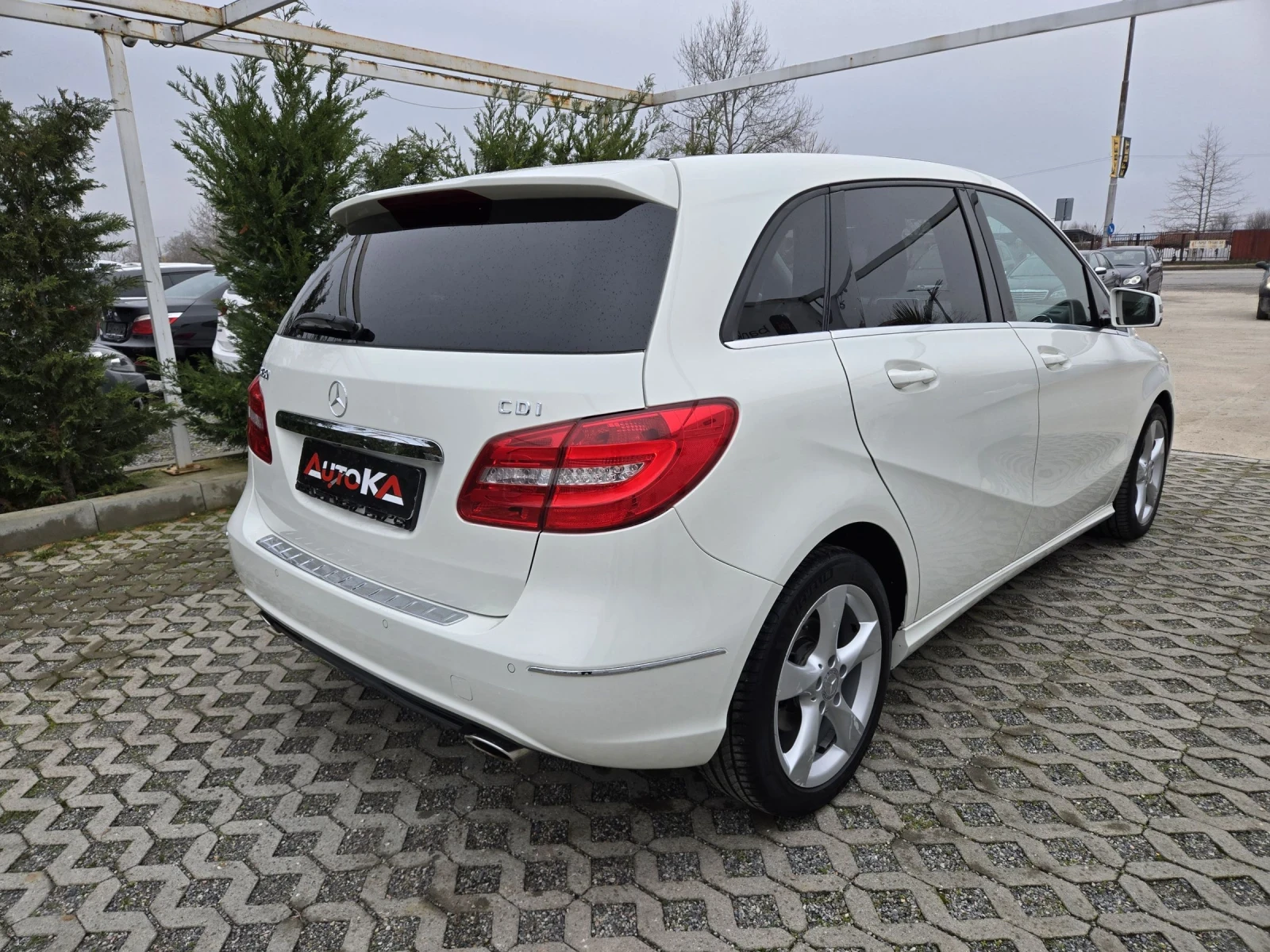 Mercedes-Benz B 180 1.8CDI-109кс= АВТОМАТ= КАМЕРА= НАВИ= PREMIUM - изображение 3