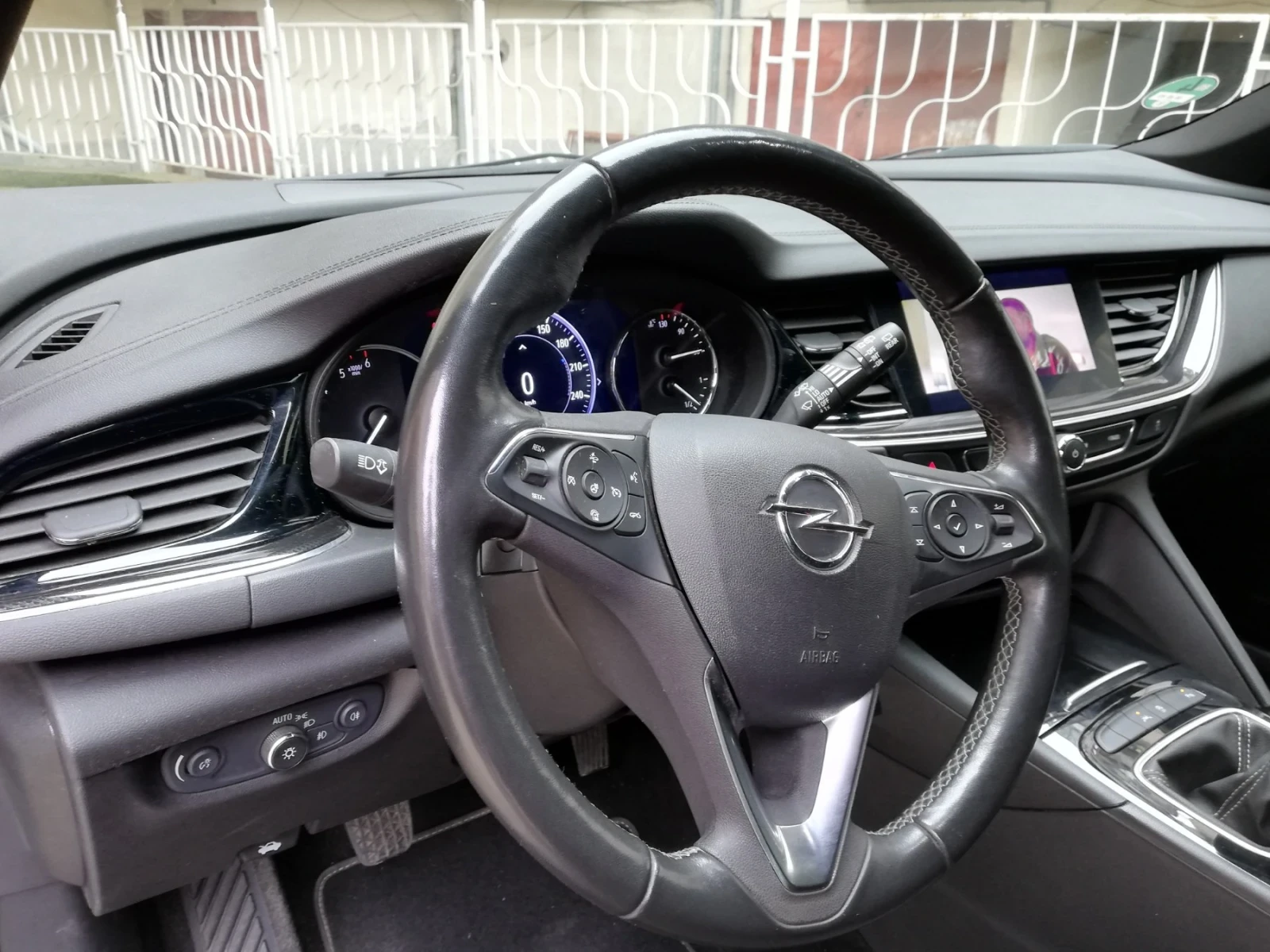 Opel Insignia Комби, снимка 3 - Автомобили и джипове - 53768848